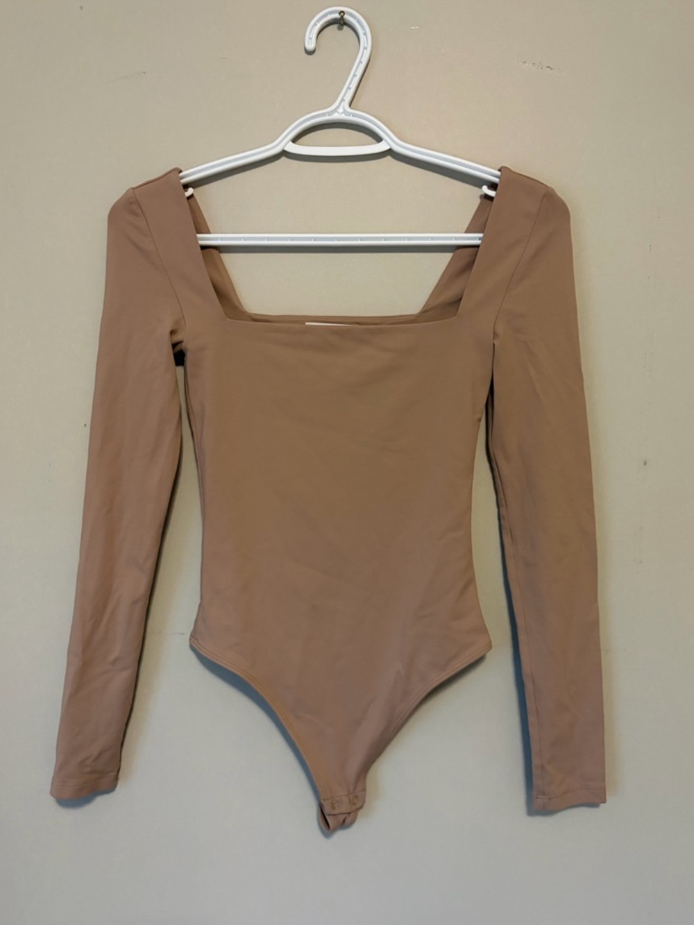 Aritzia Babaton Contour Square Neck Long Sleeve Bodysuit - Taupe